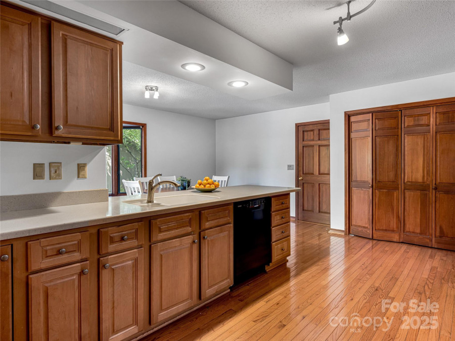 3 Governors Dr Asheville, NC 28804