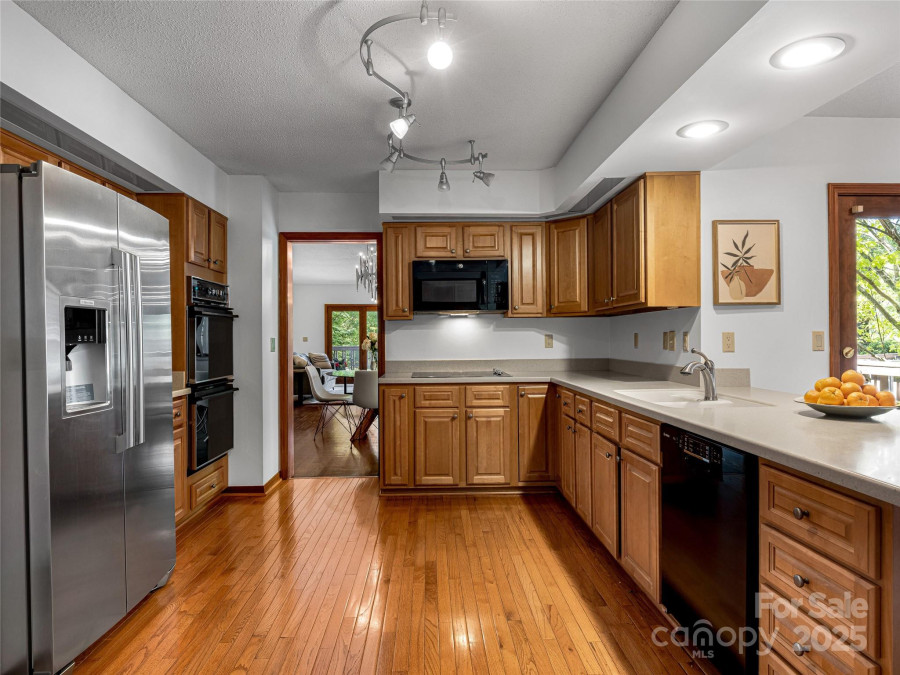 3 Governors Dr Asheville, NC 28804