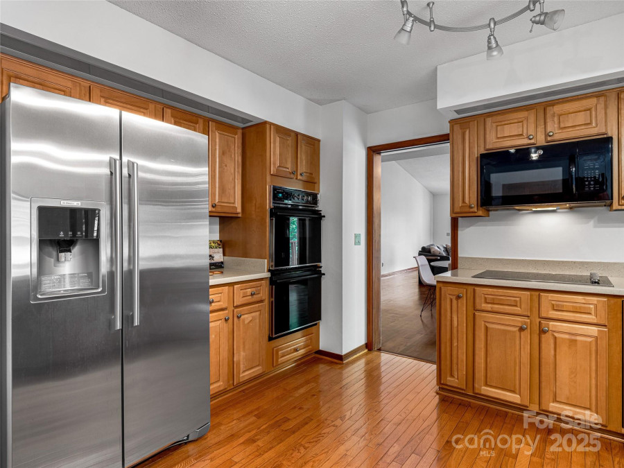 3 Governors Dr Asheville, NC 28804