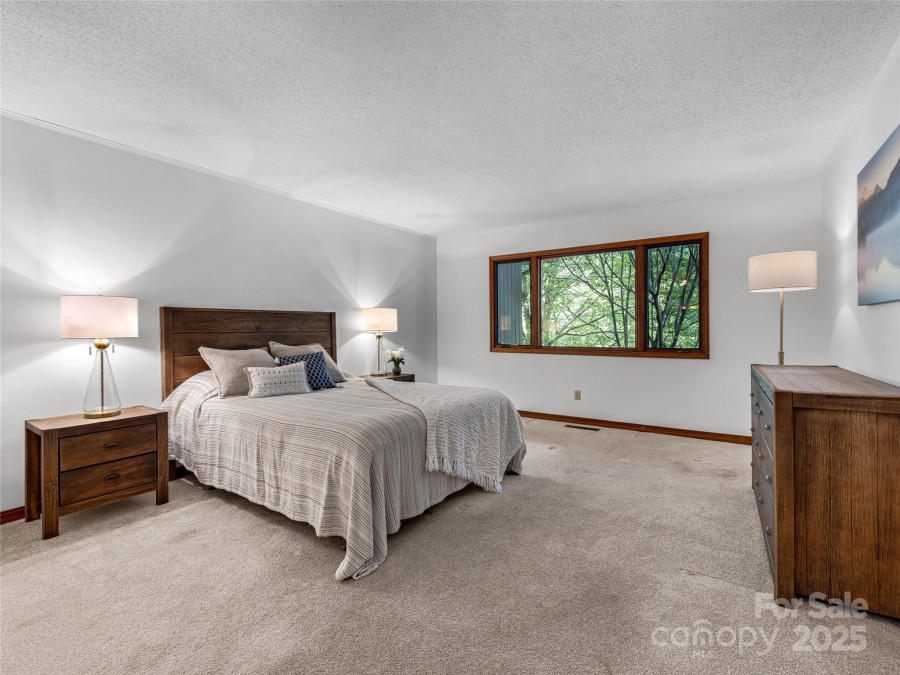3 Governors Dr Asheville, NC 28804
