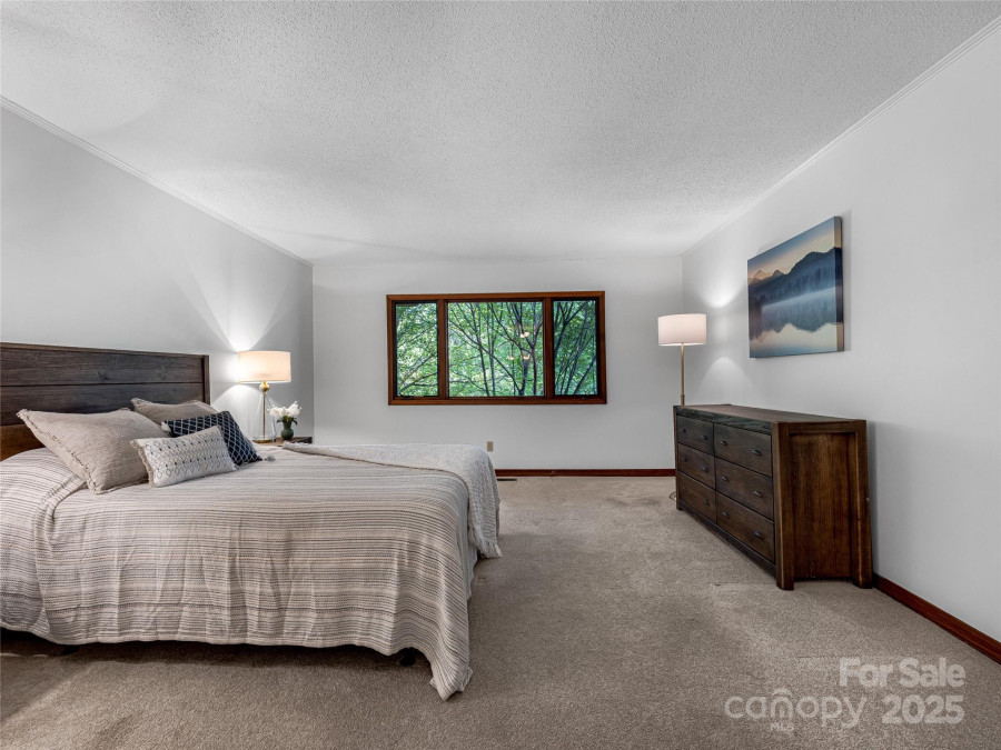 3 Governors Dr Asheville, NC 28804