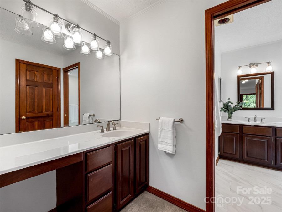 3 Governors Dr Asheville, NC 28804