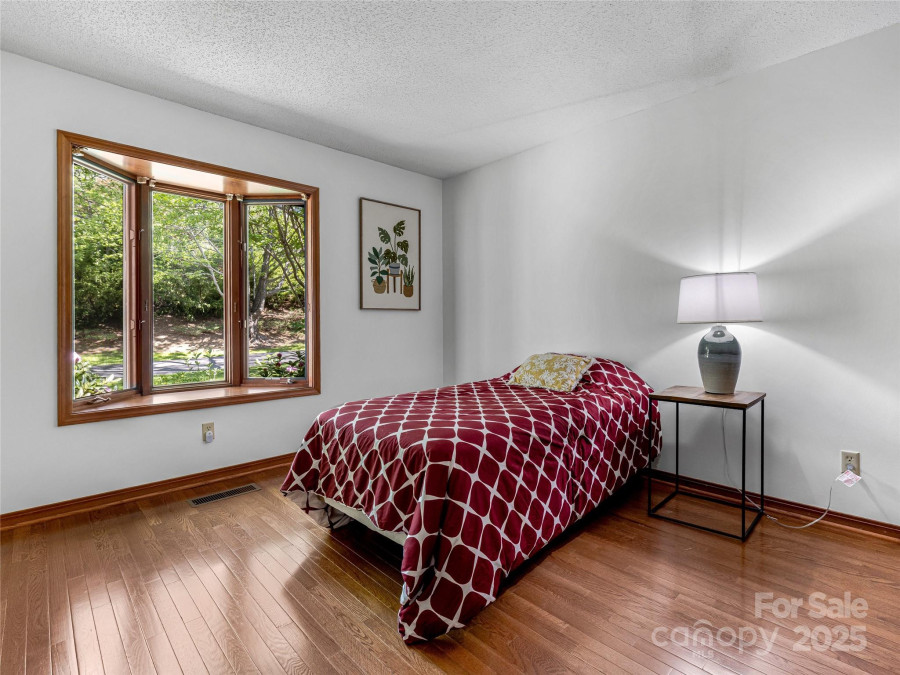3 Governors Dr Asheville, NC 28804