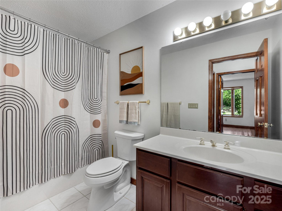 3 Governors Dr Asheville, NC 28804