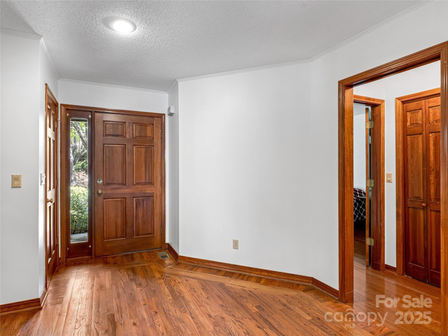 3 Governors Dr Asheville, NC 28804