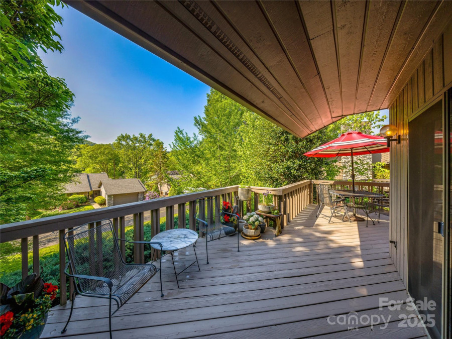 3 Governors Dr Asheville, NC 28804