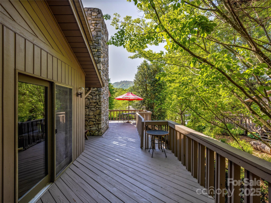 3 Governors Dr Asheville, NC 28804