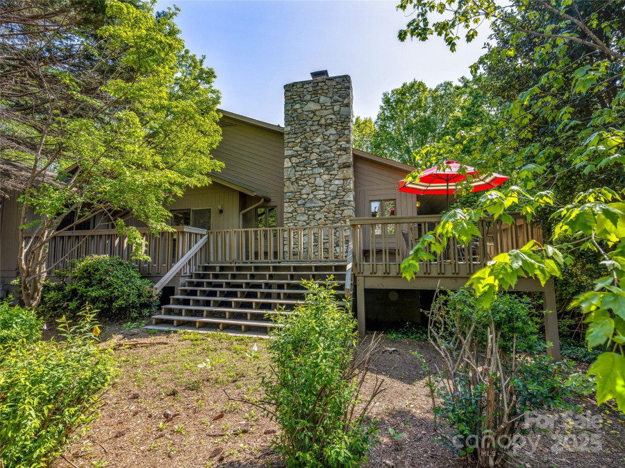 3 Governors Dr Asheville, NC 28804