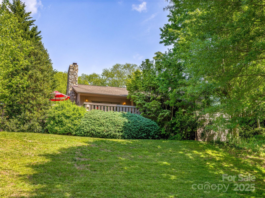 3 Governors Dr Asheville, NC 28804
