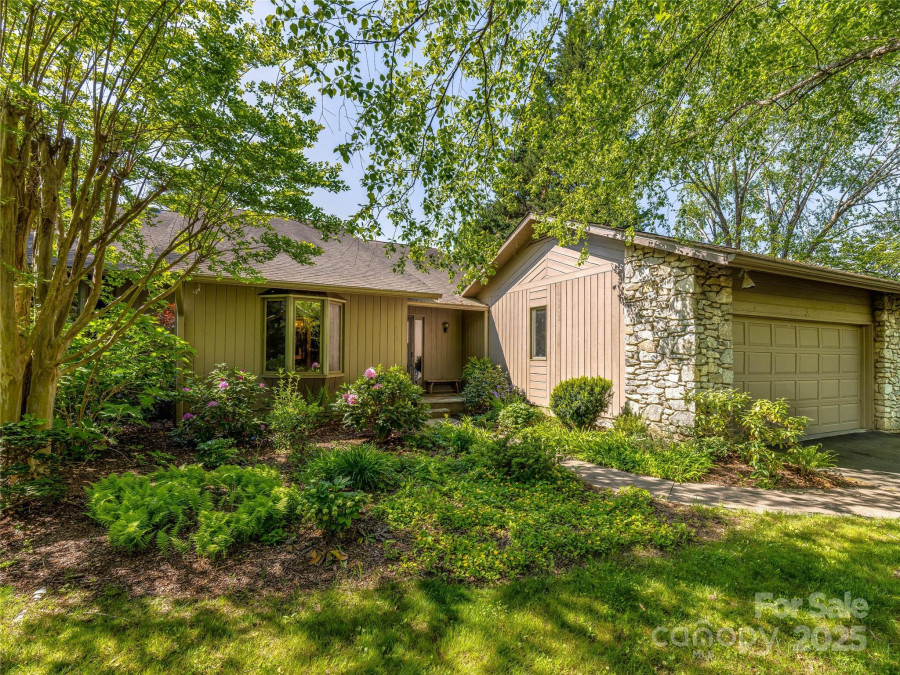 3 Governors Dr Asheville, NC 28804