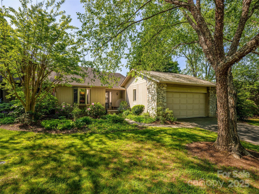 3 Governors Dr Asheville, NC 28804