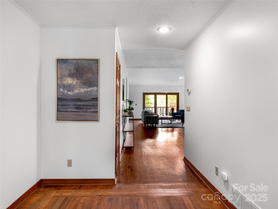 3 Governors Dr Asheville, NC 28804