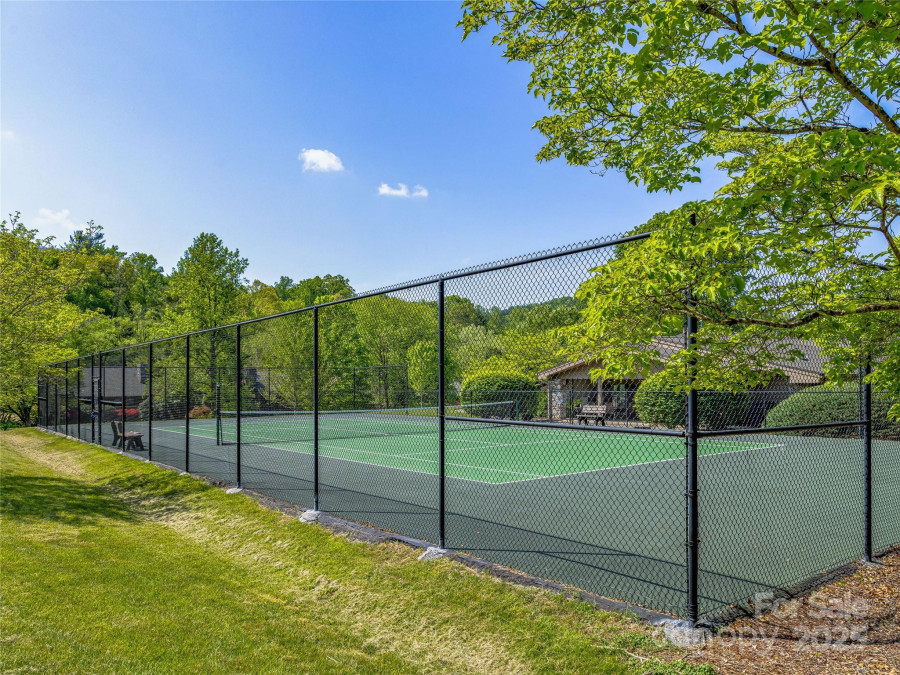 3 Governors Dr Asheville, NC 28804