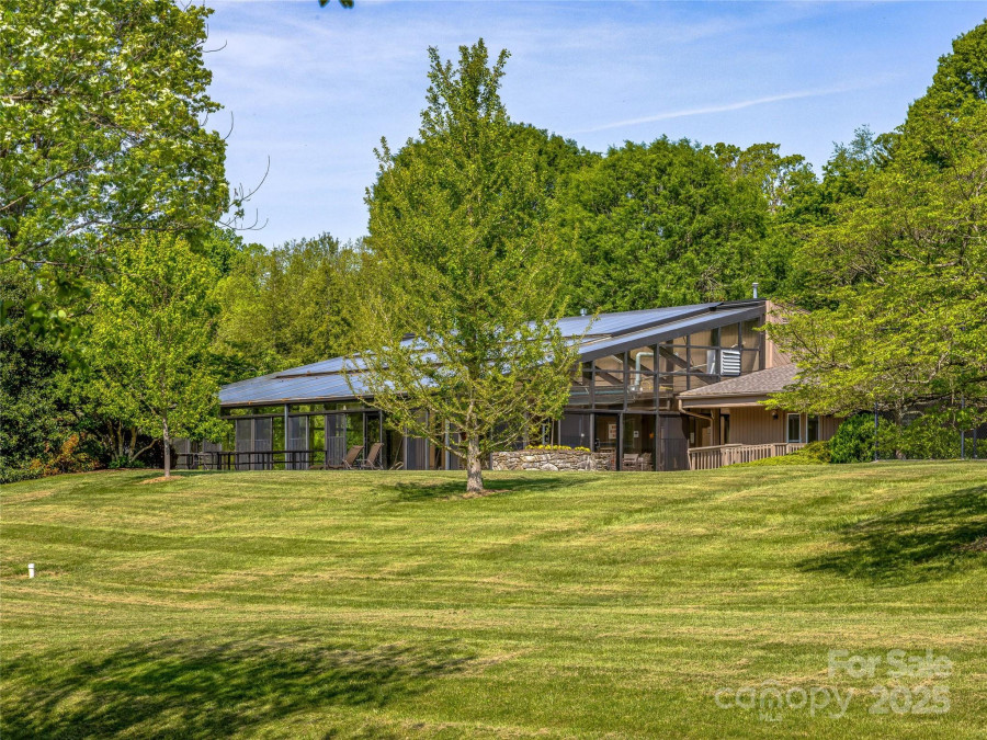 3 Governors Dr Asheville, NC 28804