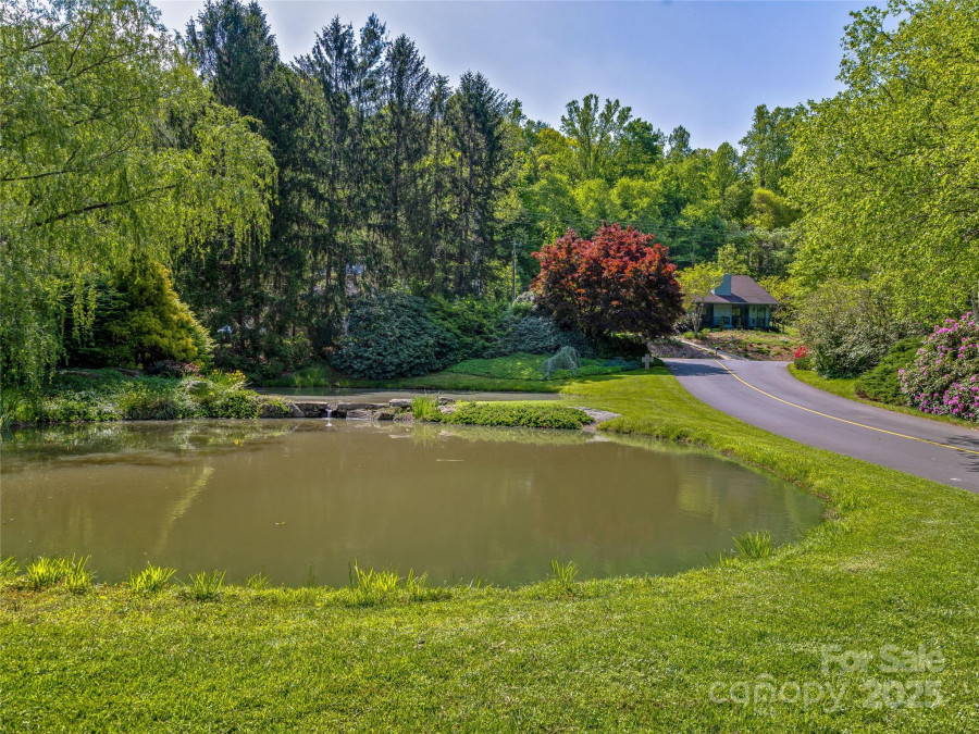 3 Governors Dr Asheville, NC 28804
