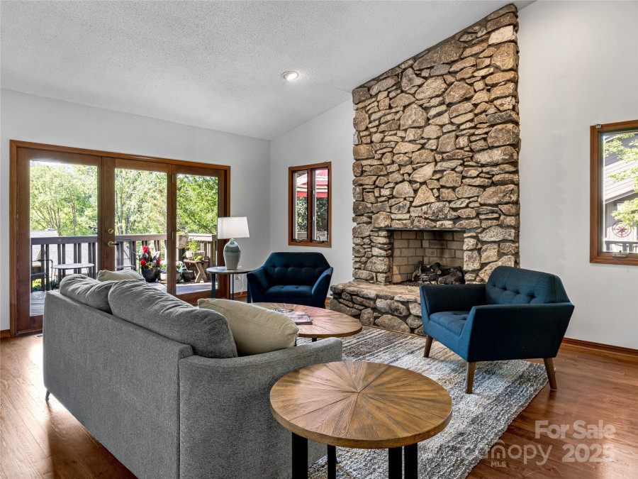 3 Governors Dr Asheville, NC 28804