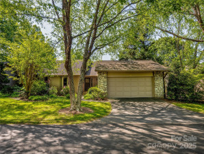 3 Governors Dr Asheville, NC 28804