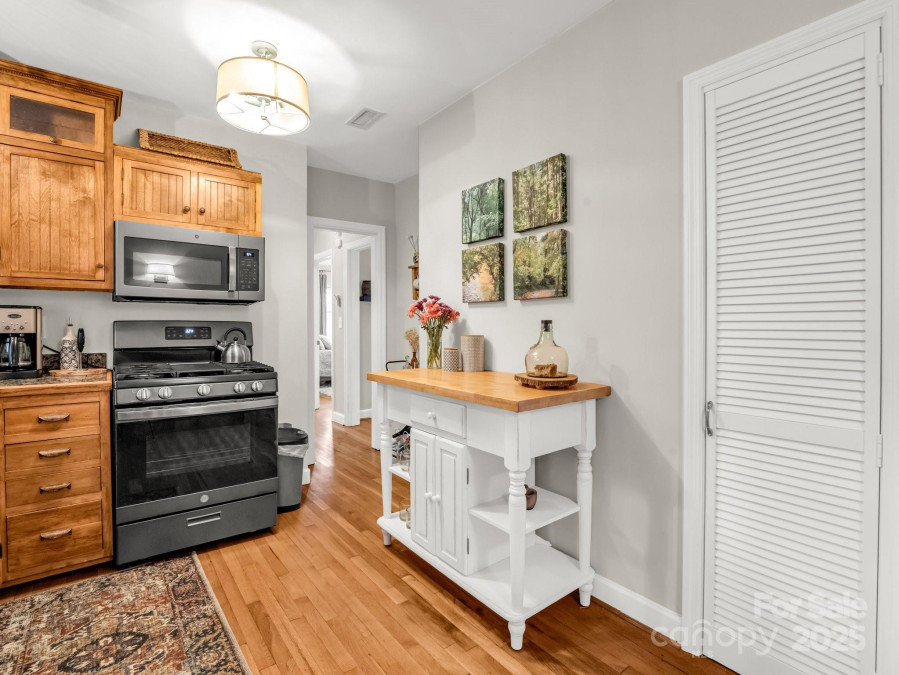 1647 Kensington Rd Hendersonville, NC 28791