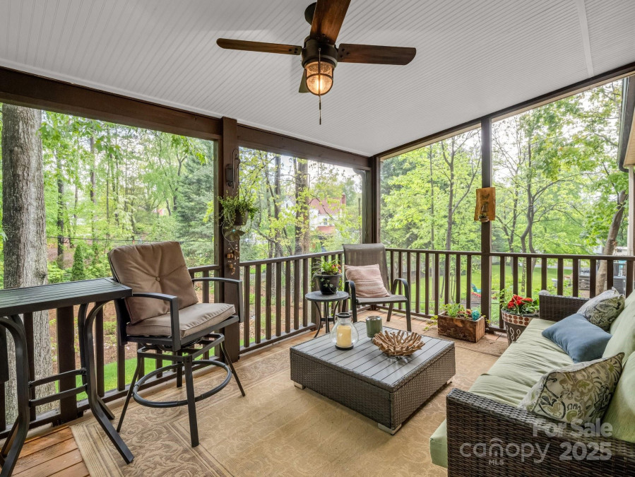 1647 Kensington Rd Hendersonville, NC 28791