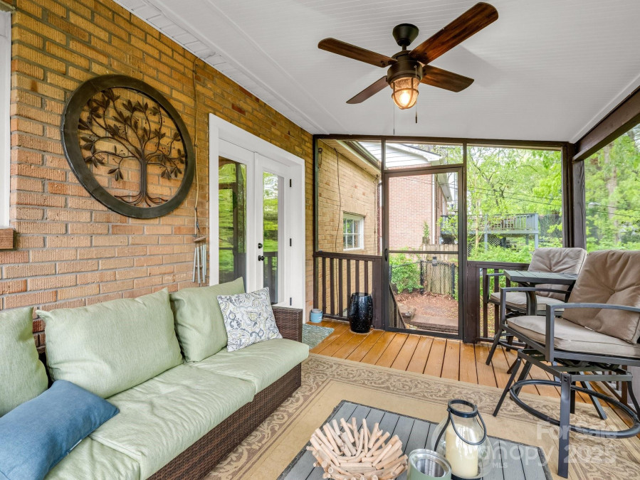 1647 Kensington Rd Hendersonville, NC 28791