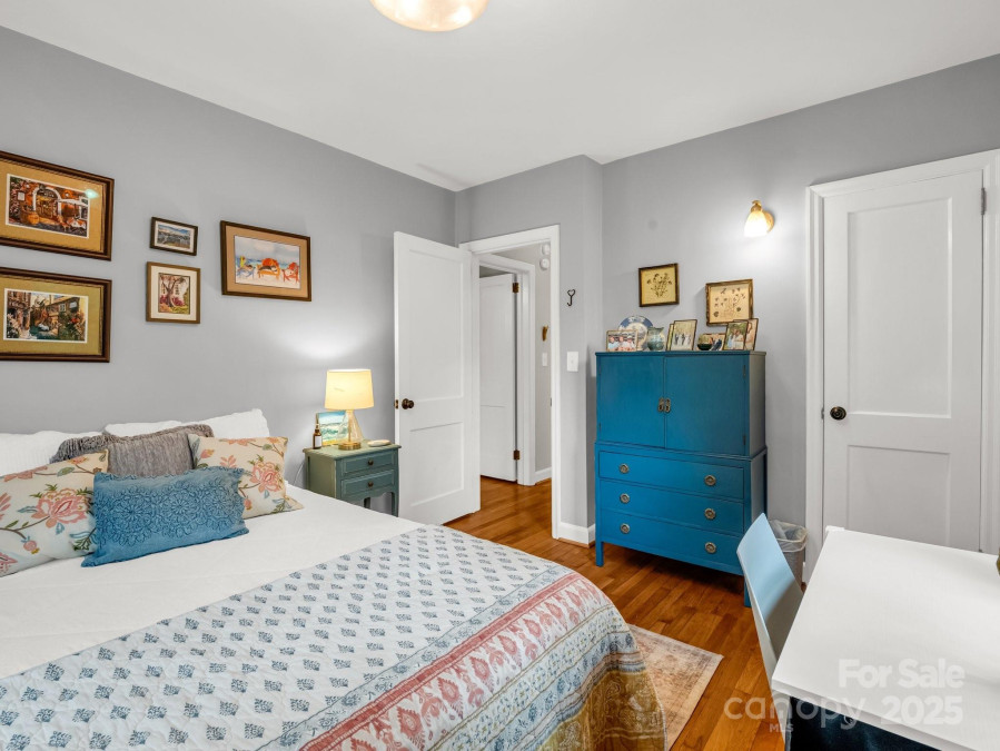 1647 Kensington Rd Hendersonville, NC 28791