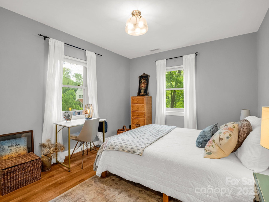 1647 Kensington Rd Hendersonville, NC 28791