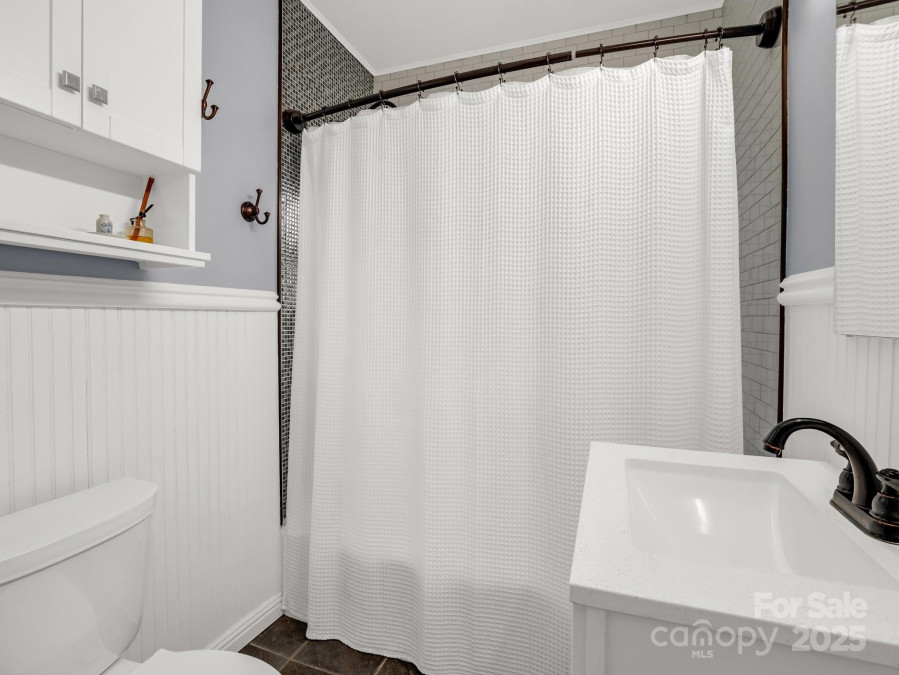 1647 Kensington Rd Hendersonville, NC 28791