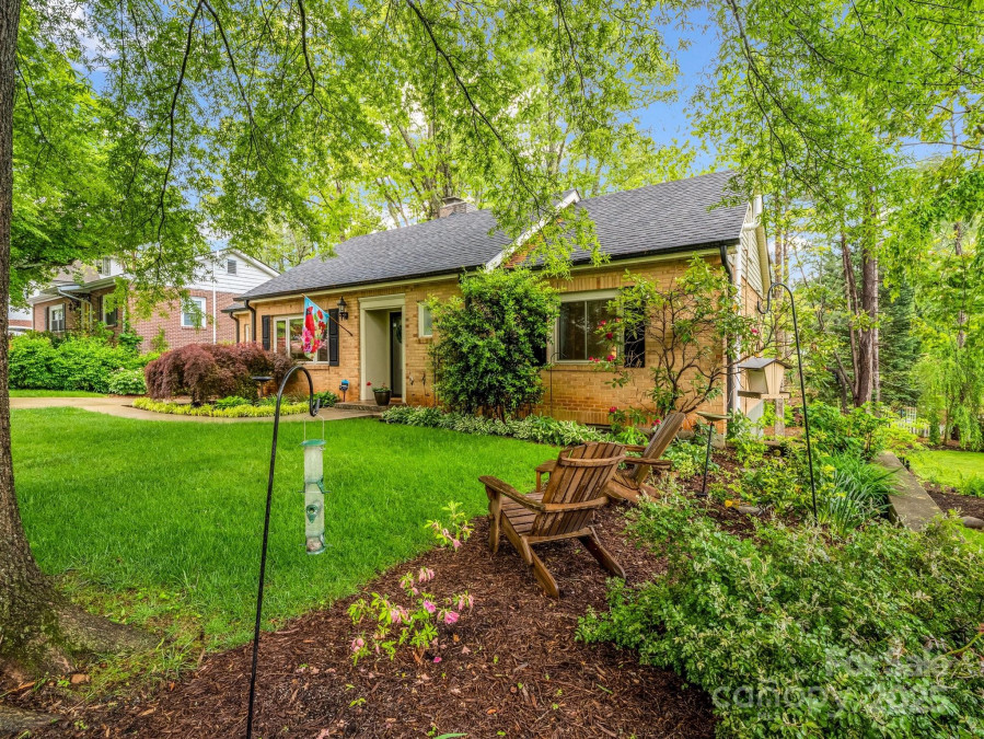 1647 Kensington Rd Hendersonville, NC 28791