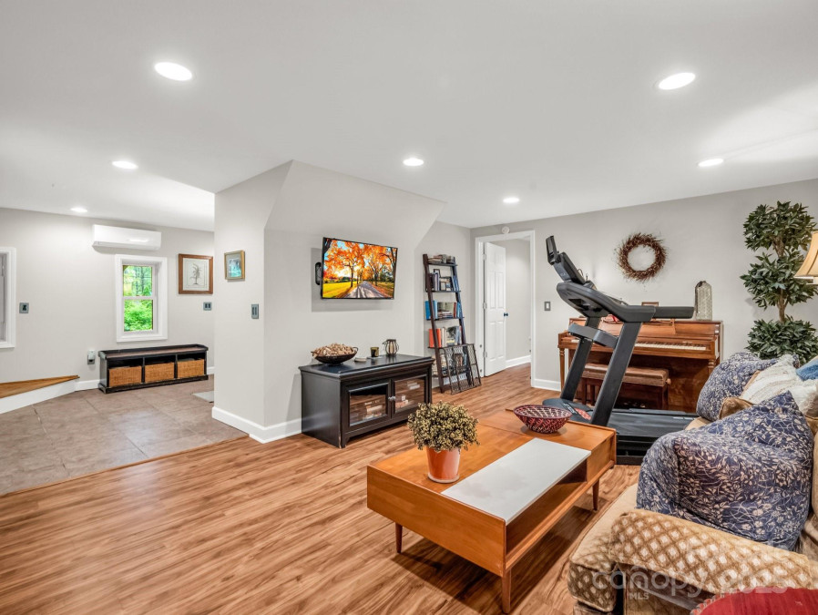 1647 Kensington Rd Hendersonville, NC 28791