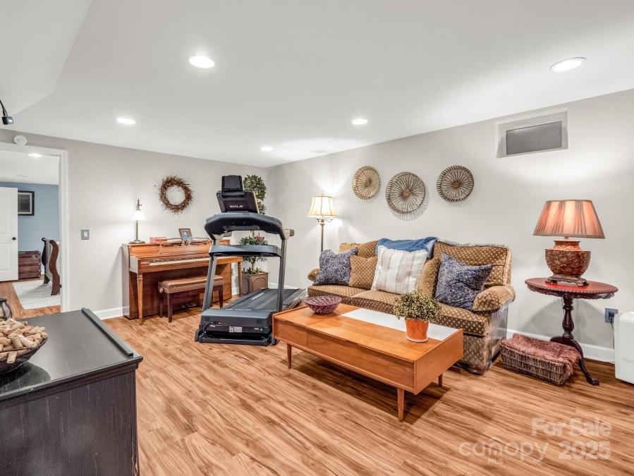 1647 Kensington Rd Hendersonville, NC 28791
