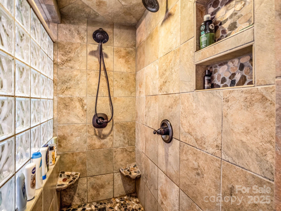 1647 Kensington Rd Hendersonville, NC 28791