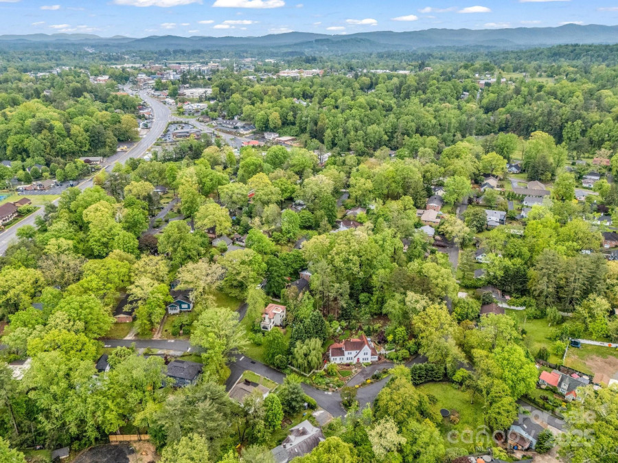 1647 Kensington Rd Hendersonville, NC 28791