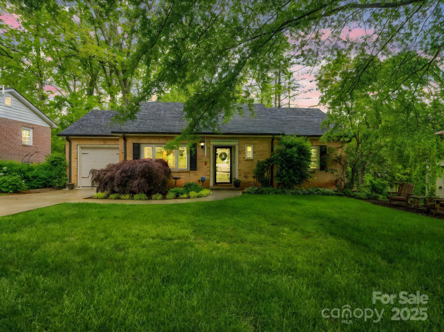 1647 Kensington Rd Hendersonville, NC 28791