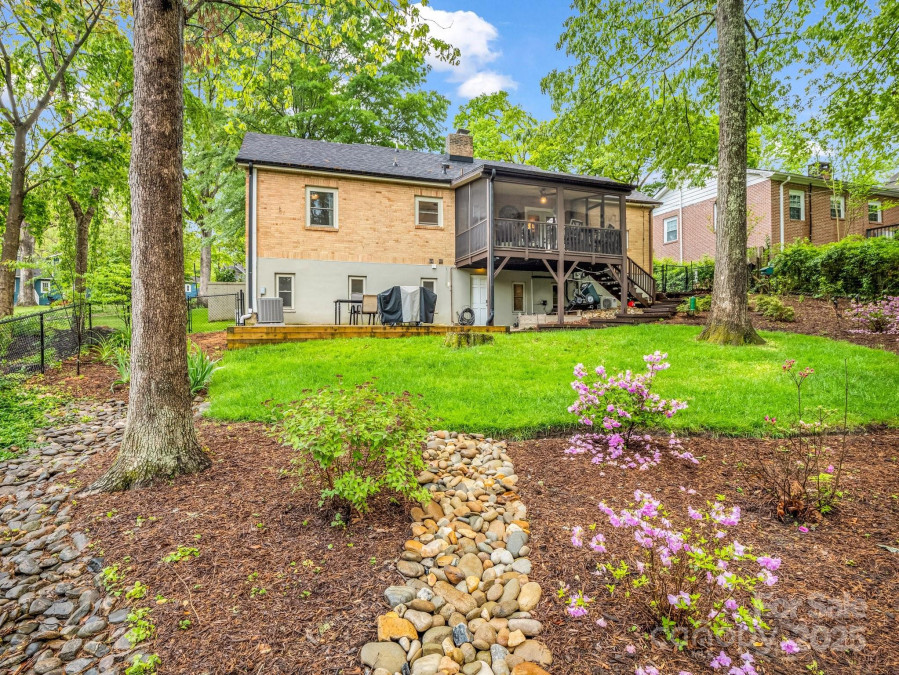 1647 Kensington Rd Hendersonville, NC 28791