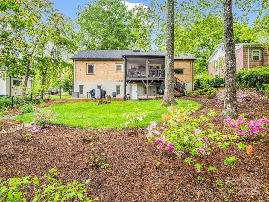 1647 Kensington Rd Hendersonville, NC 28791