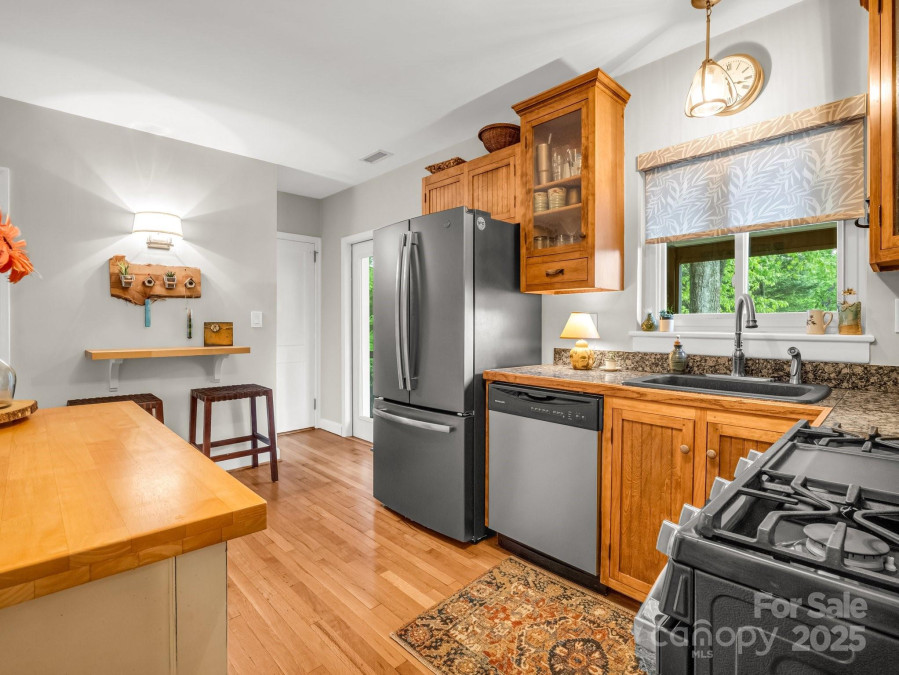 1647 Kensington Rd Hendersonville, NC 28791