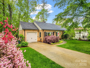 1647 Kensington Rd Hendersonville, NC 28791