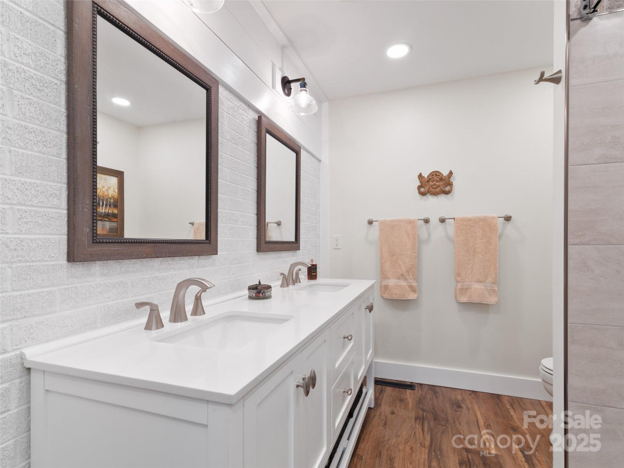 90 Broad St Waynesville, NC 28786
