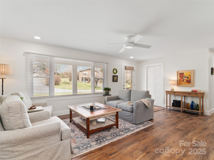 90 Broad St Waynesville, NC 28786