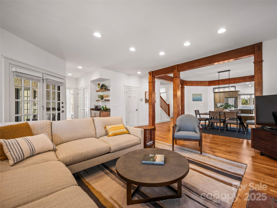 19 Lacoste Dr Hendersonville, NC 28739