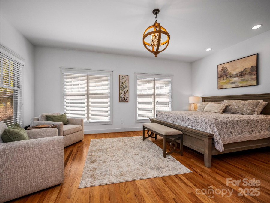 19 Lacoste Dr Hendersonville, NC 28739