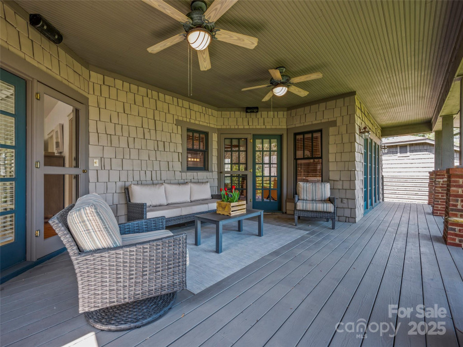 19 Lacoste Dr Hendersonville, NC 28739