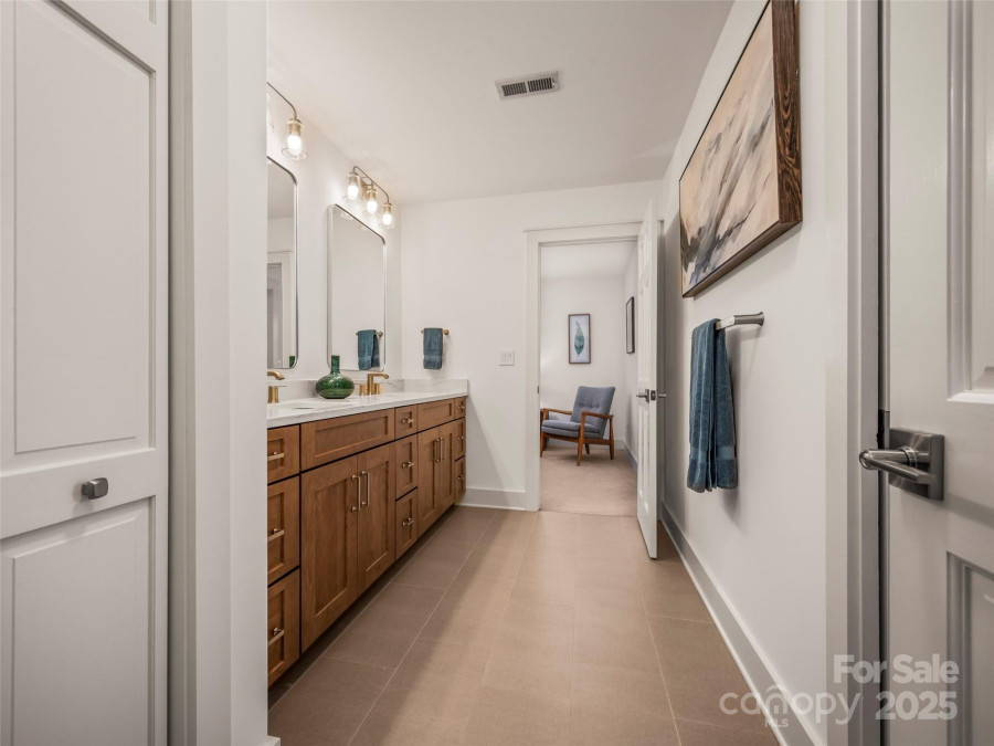 19 Lacoste Dr Hendersonville, NC 28739