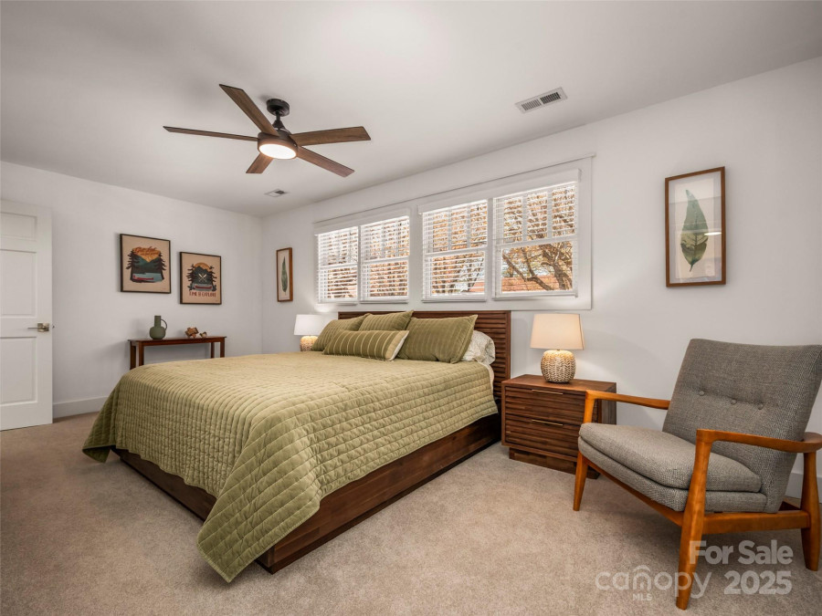 19 Lacoste Dr Hendersonville, NC 28739