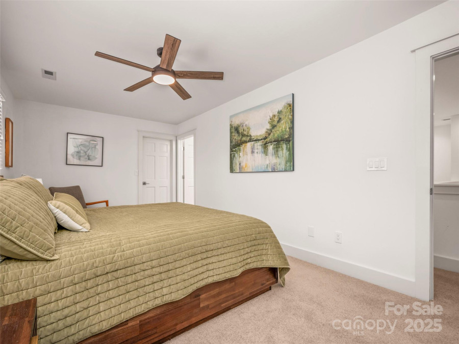 19 Lacoste Dr Hendersonville, NC 28739