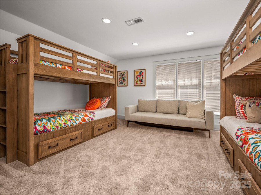 19 Lacoste Dr Hendersonville, NC 28739