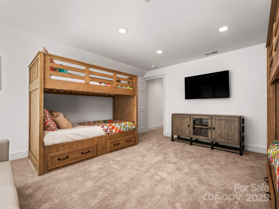 19 Lacoste Dr Hendersonville, NC 28739