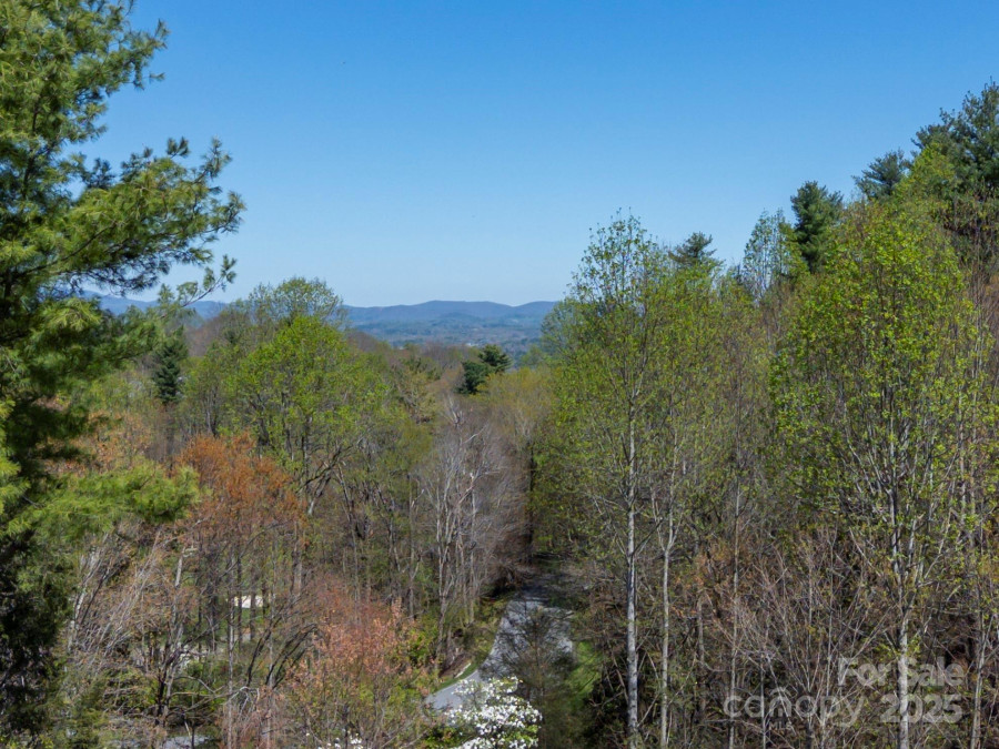 19 Lacoste Dr Hendersonville, NC 28739