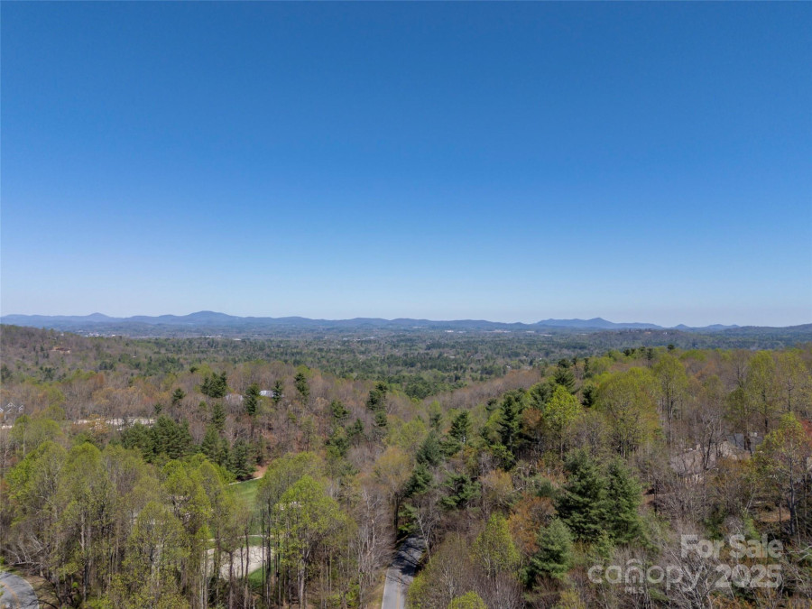 19 Lacoste Dr Hendersonville, NC 28739