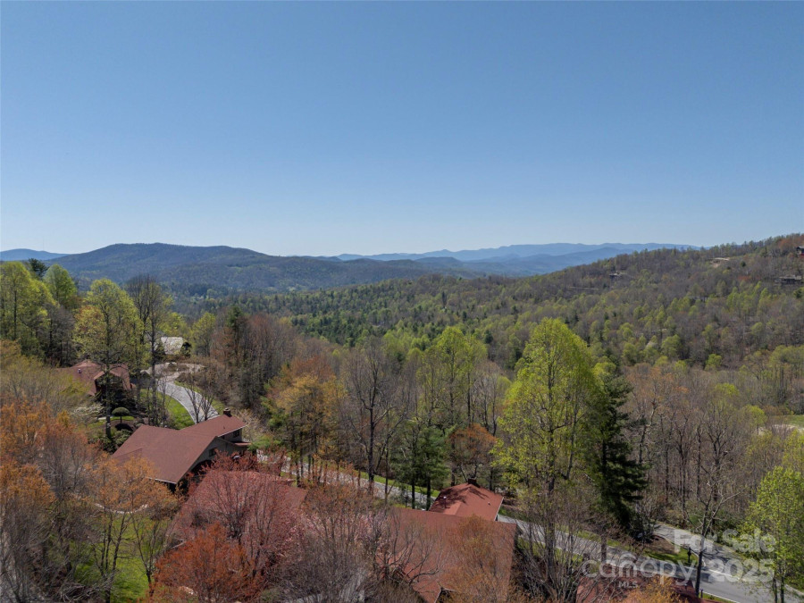 19 Lacoste Dr Hendersonville, NC 28739